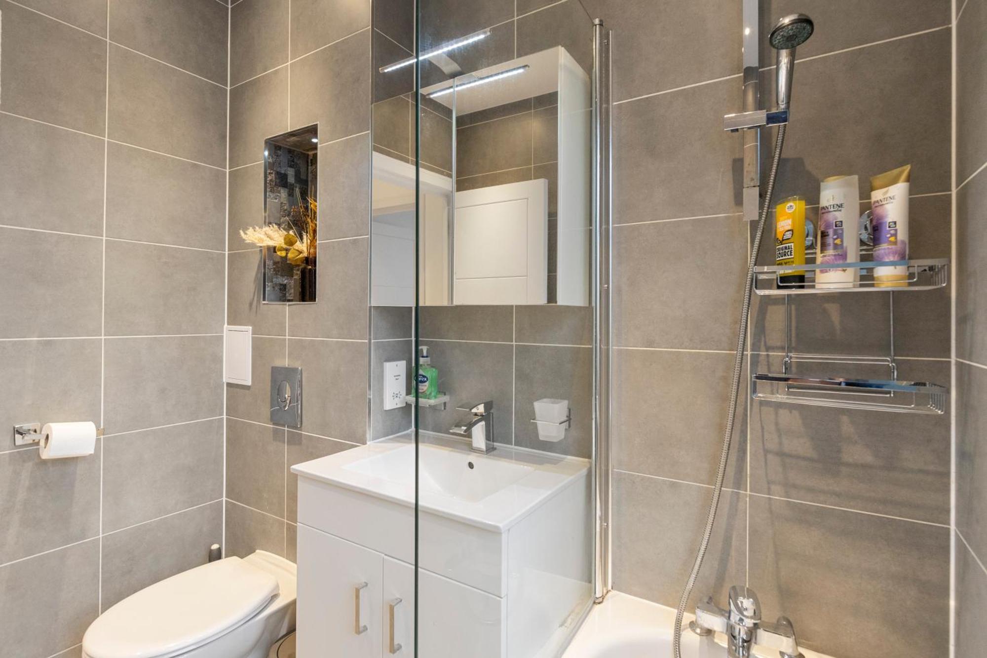 Cosy Retreat In The Heart Of Golders Green Лондон Экстерьер фото